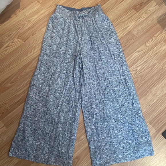 American Eagle Matching Set- cropped blouse with matching pants. - Picture 3 of 3